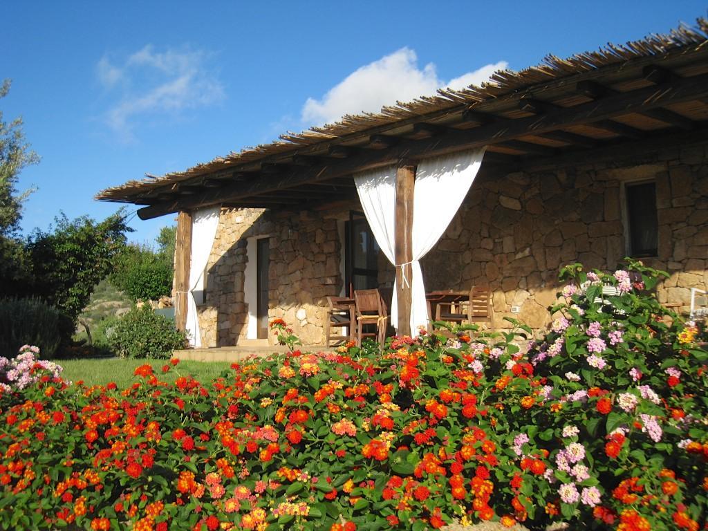 Villa Le Tre Pietre Baja Sardinia Exterior foto